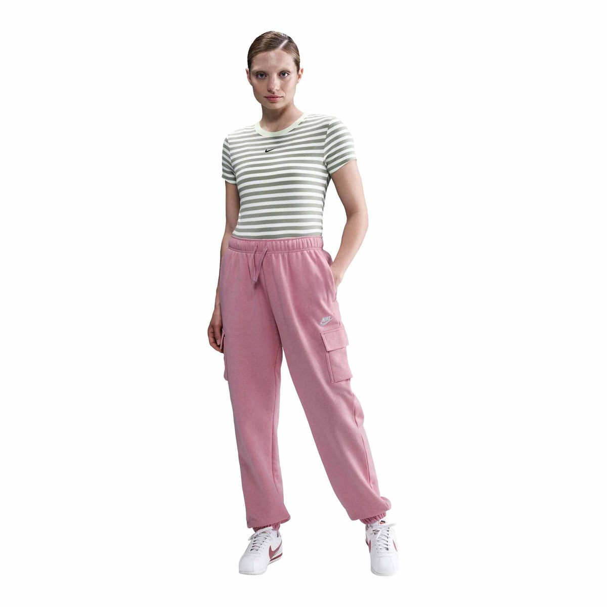Nike Sportswear Club Fleece Women&#39;s Mid-Rise Oversized Cargo Sweatpants