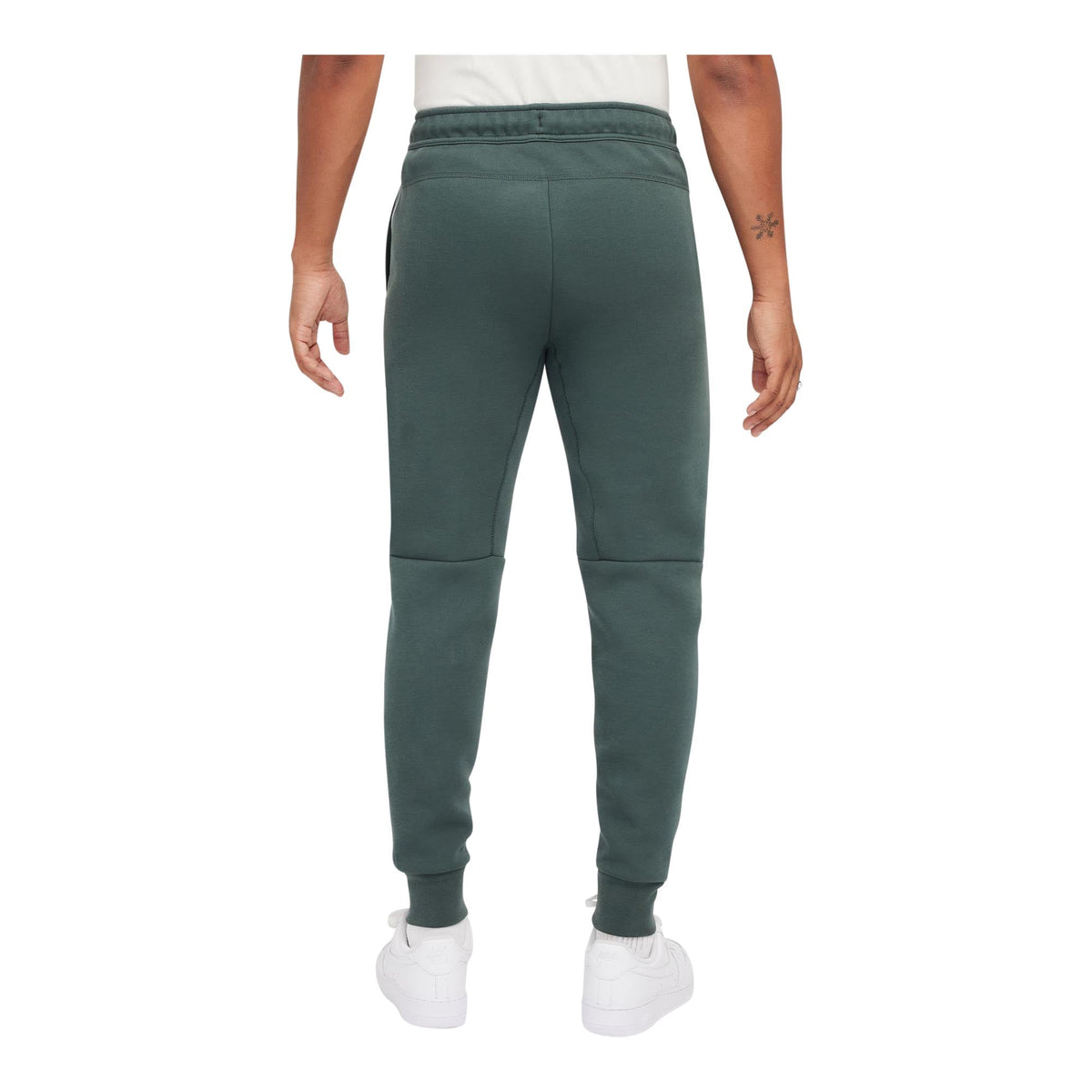 Nike Tech Men&#39;s Reflective Details Fleece Joggers