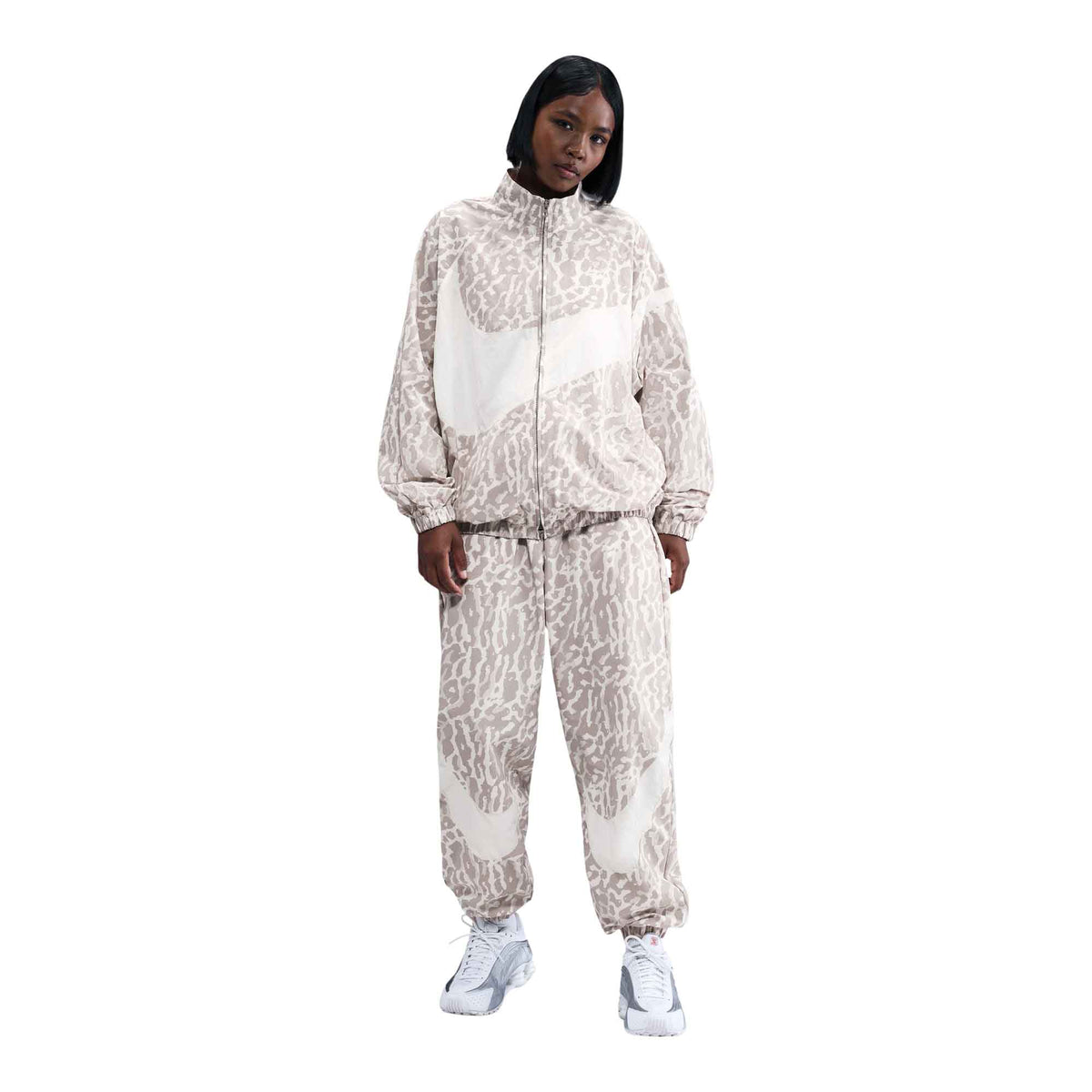 Nike Sportswear Women&#39;s Woven Printed Jacket