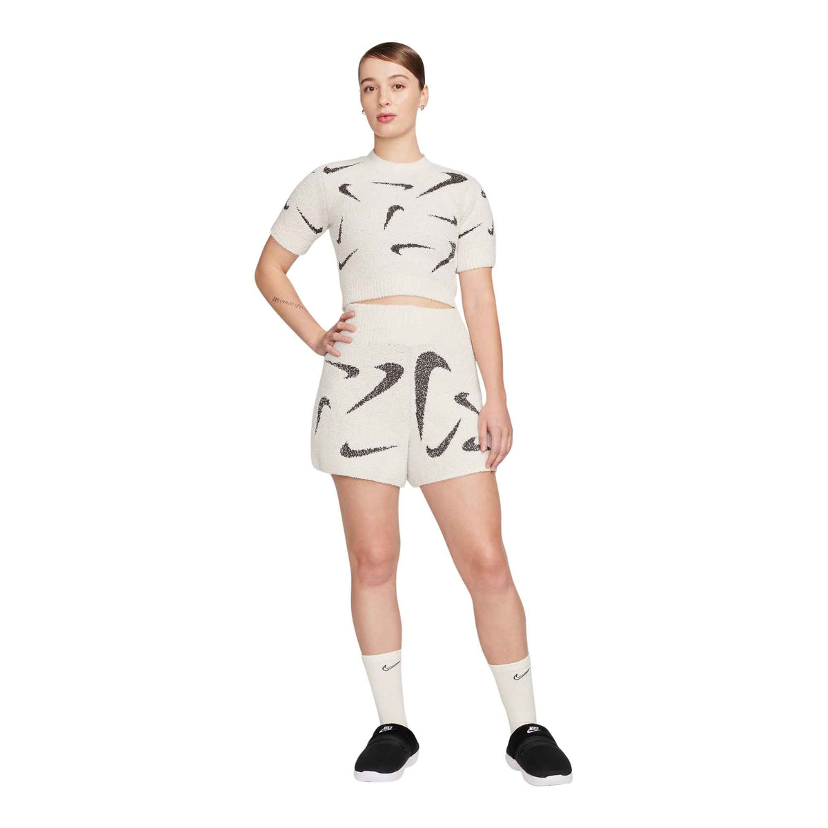 Nike Sportswear Phoenix Cozy Bouclé Women&#39;s Slim Short-Sleeve Cropped Knit Top